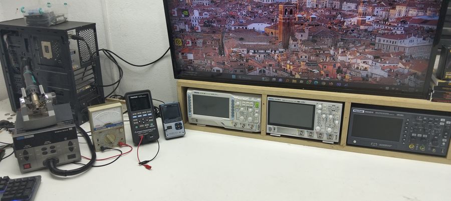 Equipamentos e ferramentas de eletrônica